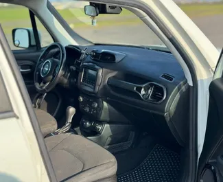 إيجار Jeep Renegade. سيارة الاقتصاد, الراحة, كروس أوفر للإيجار في في جورجيا ✓ بدون إيداع ✓ خيارات التأمين TPL.