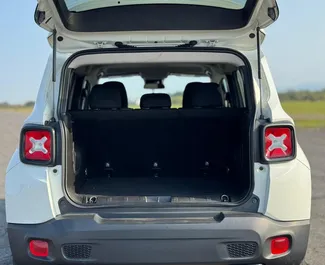 محرك البنزين بسعة 2,4 لتر لسيارة Jeep Renegade 2020 للإيجار في في كوتايسي.