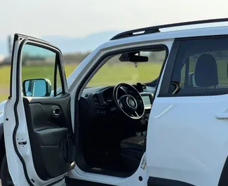 تأجير سيارة Jeep Renegade 2020 في في جورجيا، تتميز بـ ✓ وقود البنزين وقوة 180 حصان ➤ بدءًا من 110 GEL يوميًا.