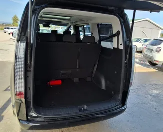 Hyundai Staria noma. Komforta, Minivens automašīna nomai Turcijā ✓ Depozīts 1000 USD ✓ Apdrošināšanas iespējas: TPL, FDW, Krāpšana.