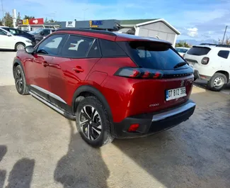 トルコにてにてでのPeugeot 2008 2023カーレンタル、特徴は✓ディーゼル燃料と120馬力 ➤ 1日あたり49 USDからスタート。