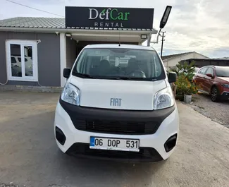 Frontvisning af en udlejnings Fiat Fiorino i Antalya Lufthavn, Tyrkiet ✓ Bil #6570. ✓ Manual TM ✓ 3 anmeldelser.