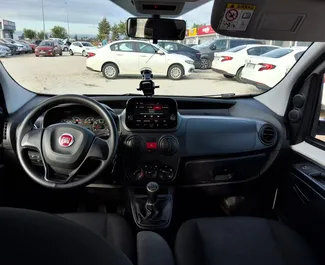 Fiat Fiorinoのレンタル。トルコにてにてでの経済, 快適さ, ミニバンカーレンタル ✓ 預金300 USD ✓ TPL, CDW, FDW, 盗難の保険オプション付き。