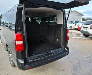 Motor Diesel 2,0L Citroen Space Tourer 2023 k pronájmu na letišti Antalya.