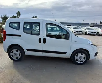 トルコにてにてでのFiat Fiorino 2023カーレンタル、特徴は✓ガソリン燃料と90馬力 ➤ 1日あたり17 USDからスタート。