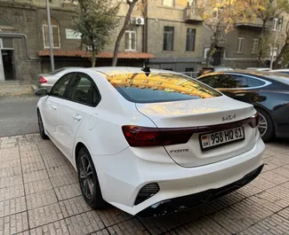 Bensiini L moottori Kia Forte 2022 vuokrattavana Jerevanissa.