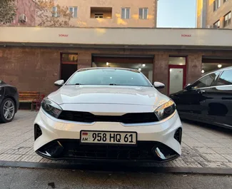 Kia Forte vuokraus. Taloudellinen, Mukavuus auto vuokrattavana Armeniassa ✓ Vakuusmaksu 350 USD ✓ Vakuutusvaihtoehdot: TPL, FDW, Ulkomailla, Nuori.