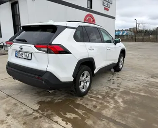 租赁 Toyota Rav4 的正面视图，在库塔伊西, 格鲁吉亚 ✓ 汽车编号 #15457。✓ Automatic 变速箱 ✓ 0 评论。