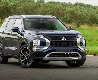 واجهة أمامية لسيارة إيجار Mitsubishi Outlander في في يريفان, أرمينيا ✓ رقم السيارة 15478. ✓ ناقل حركة أوتوماتيكي ✓ تقييمات 0.