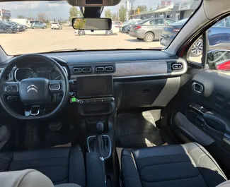 Citroen C3 2022 διαθέσιμο για ενοικίαση στο αεροδρόμιο της Αττάλειας, με όριο χιλιομέτρων απεριόριστο.