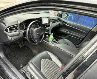 Najem avtomobila Toyota Camry #15403 z menjalnikom Samodejno v v Tbilisiju, opremljen z motorjem 2,5L ➤ Od Paata v v Gruziji.