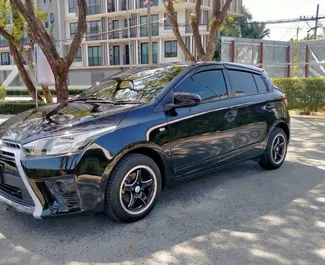 Toyota Yaris 2022 location de voiture en Thaïlande, avec ✓ Essence carburant et 94 chevaux ➤ À partir de 826 THB par jour.