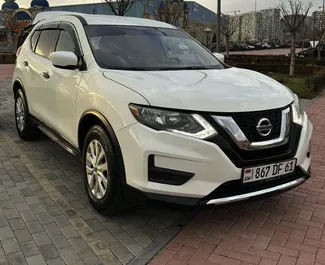 2.5L 엔진이 장착된 예레반 공항의 Nissan Rogue #15871 자동 차량 대여 ➤ Nairi 아르메니아에서에서 제공.