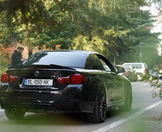 BMW 428i Cabrio 2016 bérelhető Tbilisziben, korlátlan kilométeres határral.