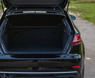 Audi A3 salono nuoma Juodkalnijoje. Puikus 5 sėdimų vietų automobilis su Automatinis pavarų dėže.