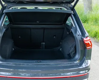 Volkswagen Tiguan 2023 galimas nuomai Becicici, su neribotas kilometrų apribojimu.