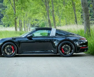 Porsche 911 Carrera Cabrio 2025 automobilio nuoma Juodkalnijoje, savybės ✓ Benzinas degalai ir 500 arklio galios ➤ Nuo 1000 EUR per dieną.