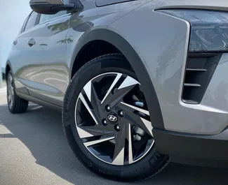 Hyundai Bayon 2023 的 Petrol 1.0L 发动机，在 在卢布尔雅那 出租。