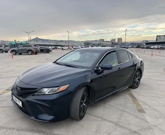 Прокат машины Toyota Camry №15814 (Автомат) в Тбилиси, с двигателем 2,5л. Бензин ➤ Напрямую от Тамари в Грузии.