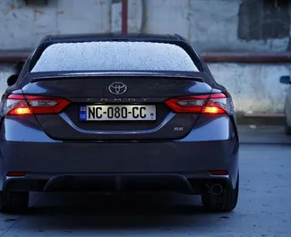 داخلية Toyota Camry للإيجار في في جورجيا. سيارة رائعة بـ 5 مقاعد وناقل حركة أوتوماتيكي.