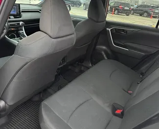 Toyota Rav4 – автомобиль категории Комфорт, Внедорожник, Кроссовер напрокат в Грузии ✓ Депозит 200 GEL ✓ Страхование: ОСАГО, КАСКО, Супер КАСКО, Пассажиры, От угона, Без депозита.