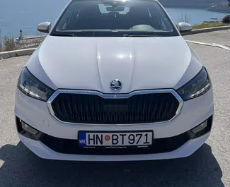 Bilutleie av Skoda Fabia 2024 i i Montenegro, inkluderer ✓ Bensin drivstoff og 115 hestekrefter ➤ Starter fra 25 EUR per dag.