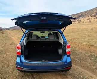 Subaru Forester 2015 disponível para alugar em Tbilisi, com limite de quilometragem de ilimitado.