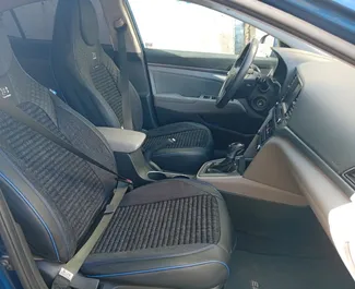Hyundai Elantra - автомобіль категорії Комфорт, Преміум напрокат в Азербайджані ✓ Депозит у розмірі 200 AZN ✓ Страхування: ОСЦПВ, СВУПЗ, ПСВУПЗ, Від крадіжки.