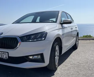 Frontvisning av en leiebil Skoda Fabia i Herceg-Novi, Montenegro ✓ Bil #15426. ✓ Automatisk TM ✓ 0 anmeldelser.