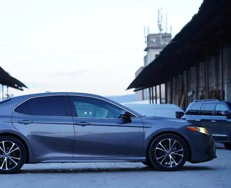 Toyota Camry 2019 مع نظام محرك الأقراص الأمامي، متاحة في في تبليسي.