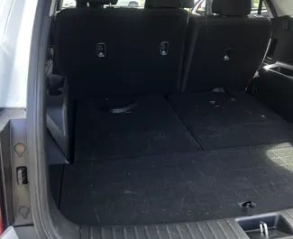 Kia Sorento – автомобиль категории Комфорт, Кроссовер напрокат в Грузии ✓ Депозит 700 GEL ✓ Страхование: ОСАГО, Супер КАСКО, Полное КАСКО, Пассажиры, От угона, Без депозита.