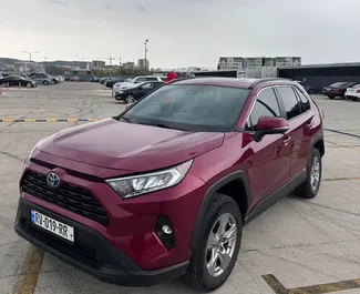 Двигатель Гибрид 2,5 л. – Арендуйте Toyota Rav4 в Тбилиси.