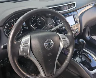 Nissan Rogue 2014 araç kiralama Gürcistan'da, ✓ Benzin yakıt ve 130 beygir gücü özellikleriyle ➤ Günde başlayan fiyatlarla 62 GEL.