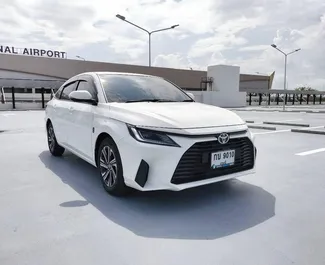 Ενοικίαση αυτοκινήτου Toyota Yaris Ativ #15790 με κιβώτιο ταχυτήτων Αυτόματο στο αεροδρόμιο του Πουκέτ, εξοπλισμένο με κινητήρα 1,2L ➤ Από Τζούλια στην Ταϊλάνδη.