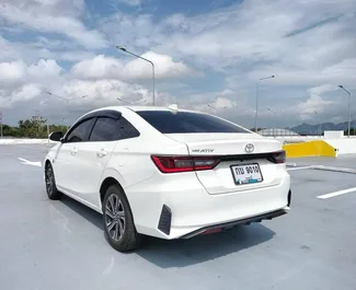 Μπροστινή όψη ενοικιαζόμενου Toyota Yaris Ativ στο αεροδρόμιο του Πουκέτ, Ταϊλάνδη ✓ Αριθμός αυτοκινήτου #15790. ✓ Κιβώτιο ταχυτήτων Αυτόματο TM ✓ 0 κριτικές.