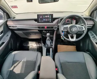 Ενοικίαση αυτοκινήτου Toyota Yaris Ativ 2025 στην Ταϊλάνδη, περιλαμβάνει ✓ καύσιμο Βενζίνη και 98 ίππους ➤ Από 800 THB ανά ημέρα.