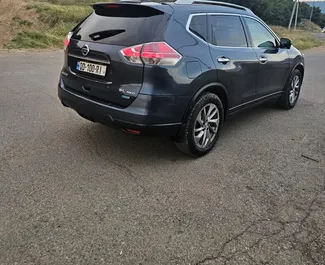 Nissan Rogue 2014, Tiflis'te için kiralık, sınırsız kilometre sınırı ile.