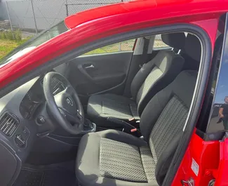 Volkswagen Polo 2017 tillgänglig för uthyrning på Kreta, med en körsträckegräns på obegränsad.