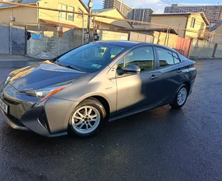 Prenájom Toyota Prius. Auto typu Ekonomická, Komfort na prenájom v v Gruzínsku ✓ Vklad 200 GEL ✓ Možnosti poistenia: TPL, SCDW, Cestujúci, Krádež, Young.