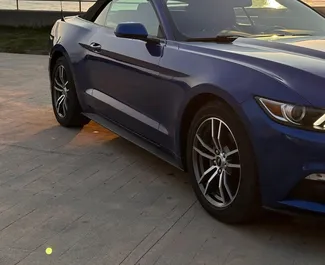 Ford Mustang Cabrio 2017 autóbérlés Grúziában, jellemzők ✓ Benzin üzemanyag és 310 lóerő ➤ Napi 280 GEL-tól kezdődően.