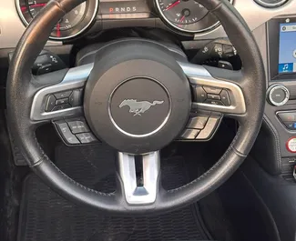 Ford Mustang Cabrio bérlése. Prémium, Luxus, Kabrió típusú autó bérlése Grúziában ✓ Letét nélkül ✓ Biztosítási opciók: TPL, CDW, Nincs befizetés.