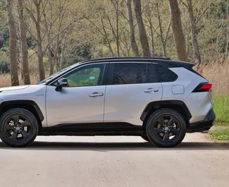 Toyota Rav4 2022 متاحة للإيجار في في بيسيتشي، مع حد أقصى للمسافة غير محدود.