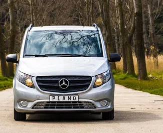 Najem avtomobila Mercedes-Benz Vito Tourer Pro 2019 v v Črni gori, z značilnostmi ✓ gorivo Dizel in 190 konjskih moči ➤ Od 150 EUR na dan.