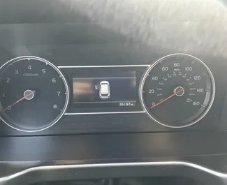 Арендуйте Kia Sorento 2023 в Грузии. Топливо: Бензин. Мощность: 189 л.с. ➤ Стоимость от 100 GEL в сутки.