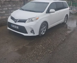تأجير سيارة Toyota Sienna رقم 15913 بناقل حركة أوتوماتيكي في في كوتايسي، مجهزة بمحرك 3,5 لتر ➤ من جيورجي في في جورجيا.
