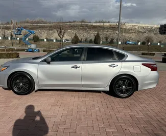 2.5L 엔진이 장착된 예레반 공항의 Nissan Altima #15862 자동 차량 대여 ➤ Nairi 아르메니아에서에서 제공.