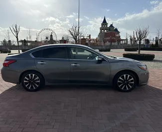 2.5L 엔진이 장착된 예레반 공항의 Nissan Altima #15863 자동 차량 대여 ➤ Nairi 아르메니아에서에서 제공.