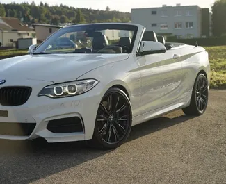 Frontvisning af en udlejnings BMW 218i Cabrio i Budva, Montenegro ✓ Bil #15645. ✓ Automatisk TM ✓ 0 anmeldelser.