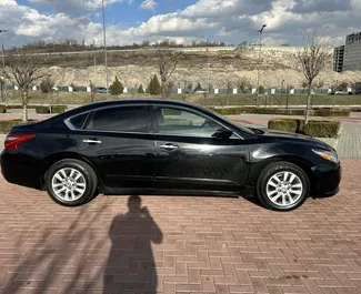 2.5L 엔진이 장착된 예레반 공항의 Nissan Altima #15864 자동 차량 대여 ➤ Nairi 아르메니아에서에서 제공.