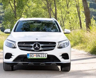Vista frontal de um aluguel Mercedes-Benz GLC250 em Becici, Montenegro ✓ Carro #12169. ✓ Transmissão Automático TM ✓ 0 avaliações.
